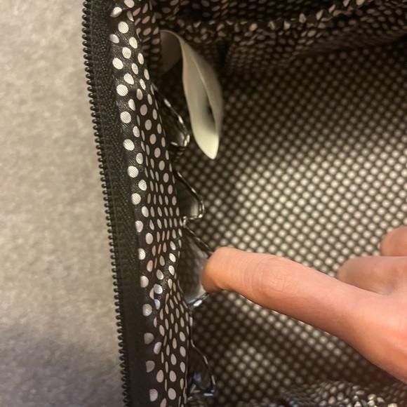 Black makeup case - Picture 7 of 16